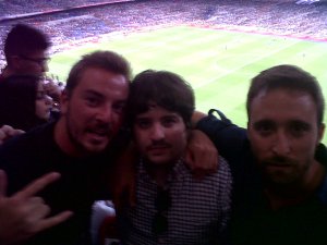 Bustos, Juanan y Jarroson viendo ganar al Madrid.