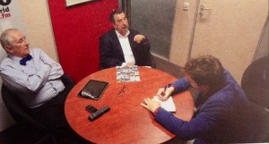 Arias, Garci y el autor, en ameno coloquio.