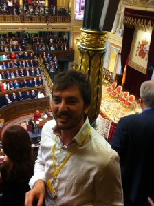 El autor, acreditado por Zoom News en la tribuna de prensa del Congreso para cubrir la proclamación de Felipe VI.