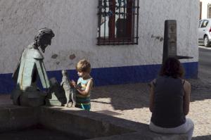 Alcázar de San Juan: el niño y el caballero.