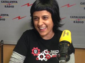 Anna Gabriel, en cuya camiseta figuran los engranajes de su mente.