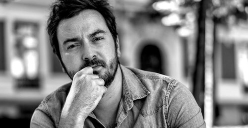 jorge-bustos-si-sanchez-pegara-un-tiro-a-un-vecino-en-la-gran-via-la-mitad-de-los-tertulianos-redactores-y-tuiteros-del-pais-le-justificaria-1048x542